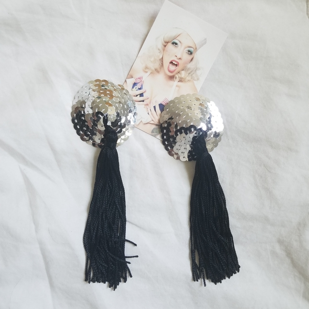 Nipple tassel